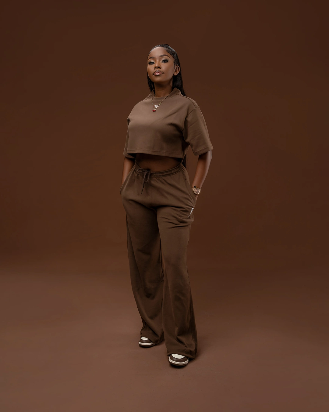 Serene Cropped Tee – Dark Brown