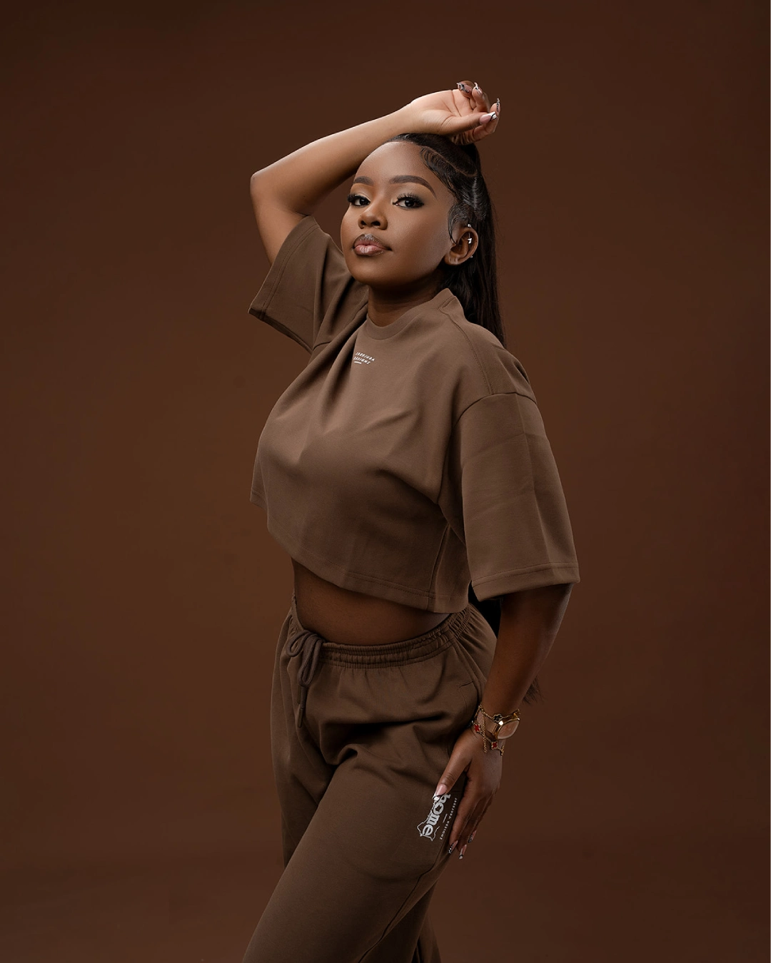 Serene Cropped Tee – Dark Brown