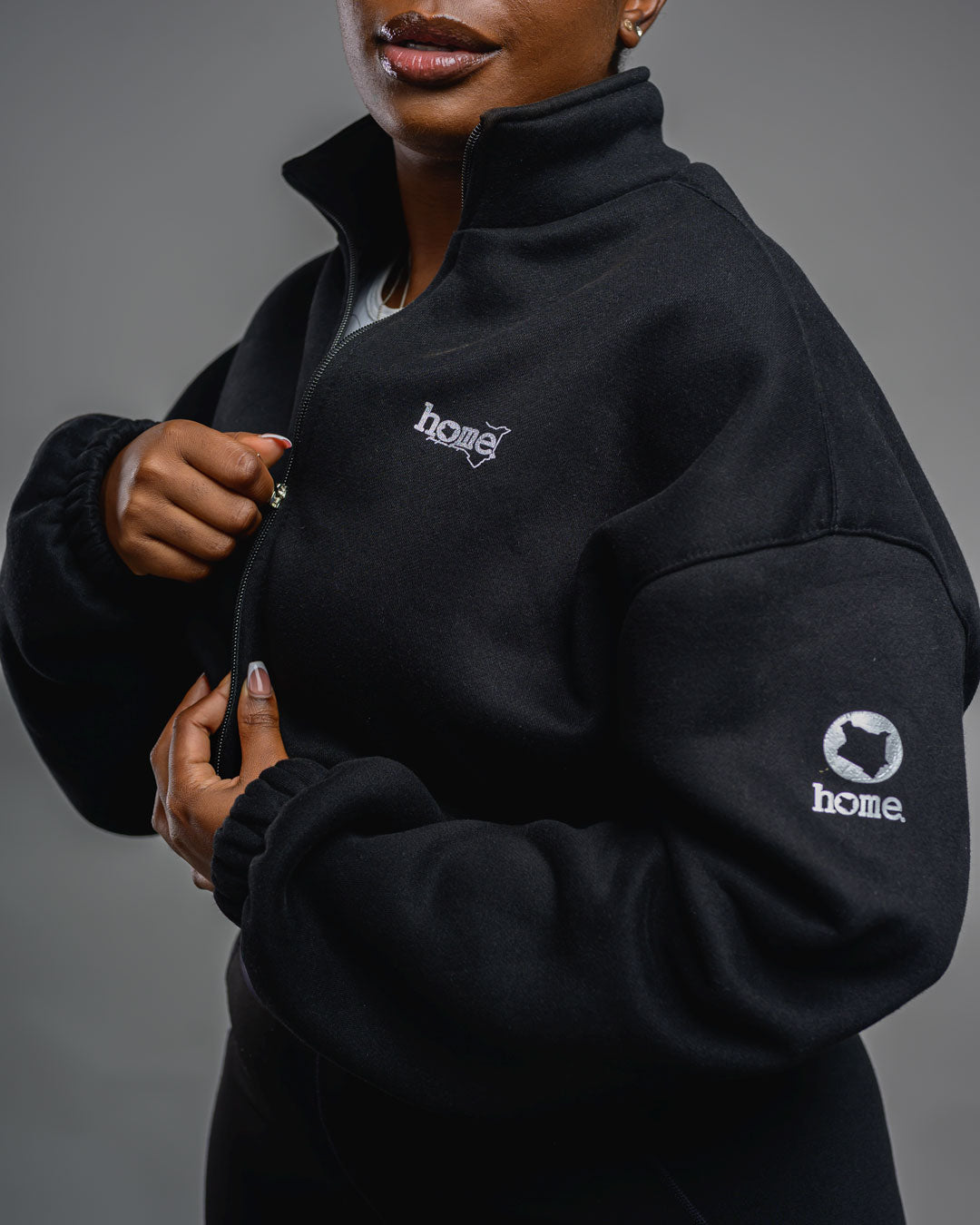 Moda Cropped Zip-Up Sweatshirt – Black
