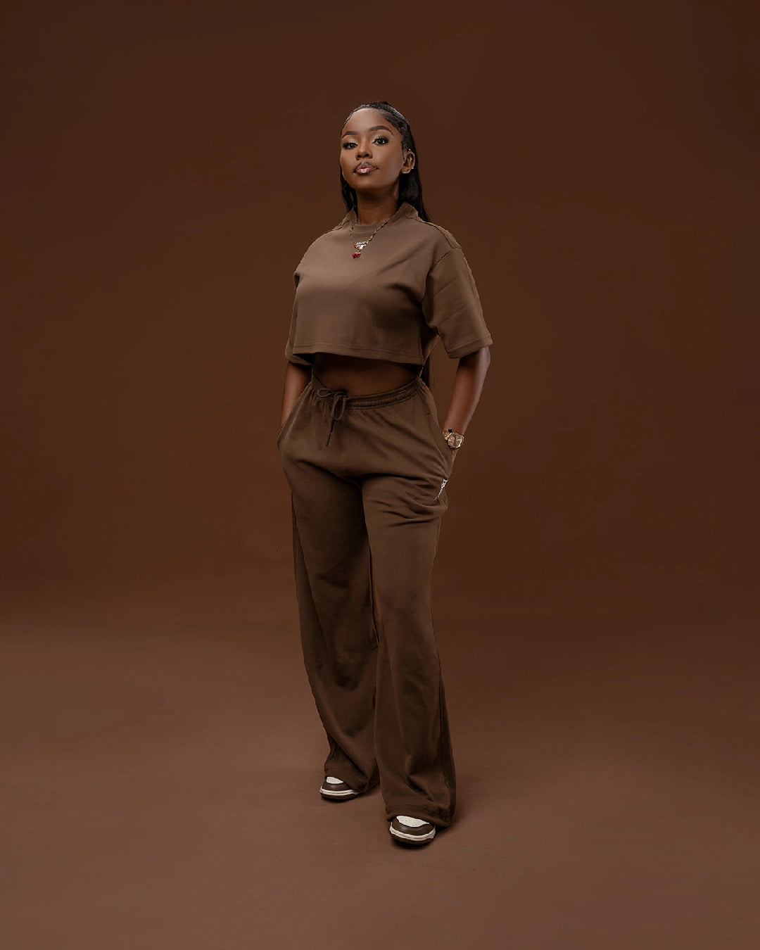Serene Cropped Tee – Dark Brown