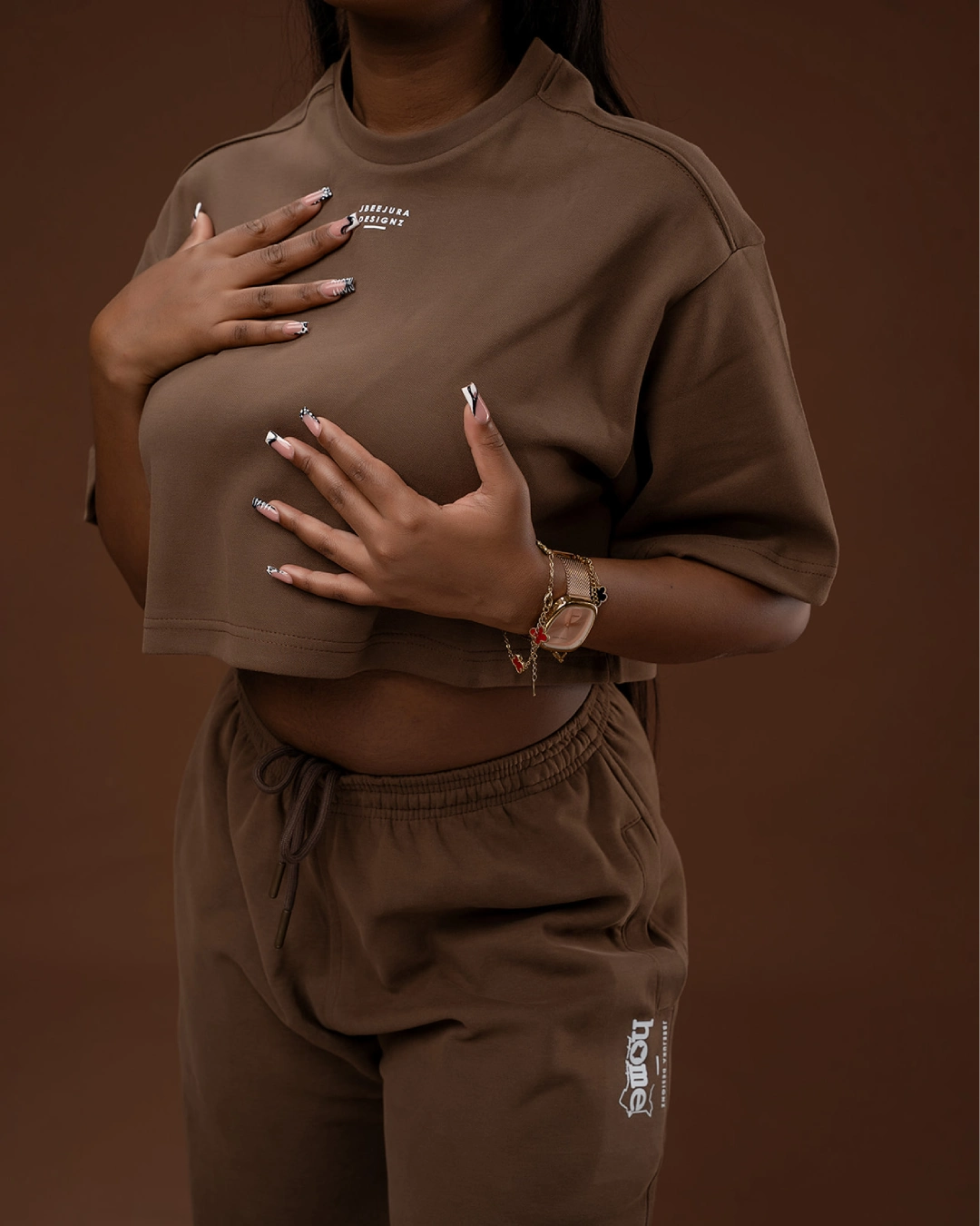 Serene Cropped Tee – Dark Brown