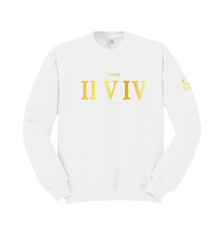 home_254 WHITE SWEATSHIRT (NUVETRA™ HEAVY) WITH A GOLD ROMAN NUMERALS PRINT